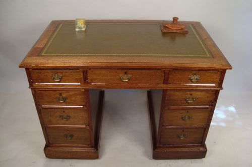 A SUPERIOR EDWARDIAN OAK PEDESTAL DESK - ADDITIONAL PHOTO 8