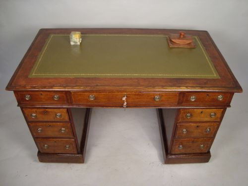 A HANDSOME VICTORIAN PEDESTAL DESK - ADDITIONAL PHOTO 4