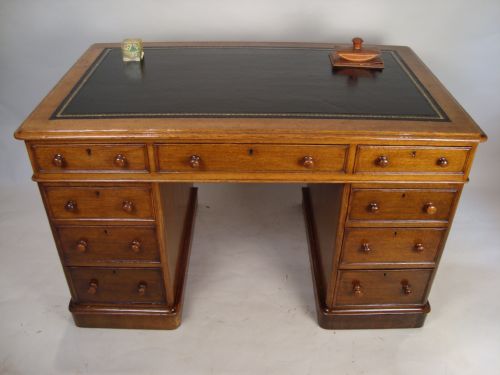 a superior quality victorian oak desk - CATEGORY: ANTIQUE DESKS - DATED VICTORIAN