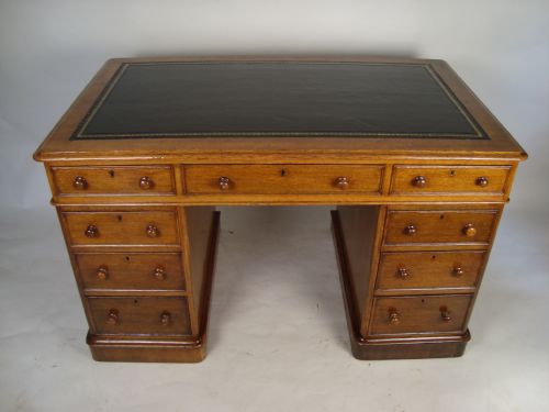 A SUPERIOR QUALITY VICTORIAN OAK DESK - ADDITIONAL PHOTO 10