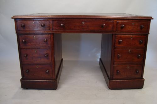 A HANDSOME VICTORIAN PEDESTAL DESK - ADDITIONAL PHOTO 1