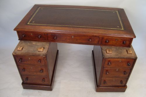 A HANDSOME VICTORIAN PEDESTAL DESK - ADDITIONAL PHOTO 6