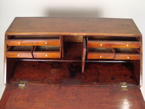 A SUPERIOR GEORGE II MAHOGANY BUREAU - ADDITIONAL PHOTO 2