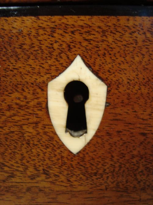 A SUPERIOR GEORGE II MAHOGANY BUREAU - ADDITIONAL PHOTO 3