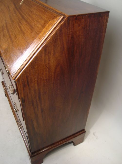 A SUPERIOR GEORGE II MAHOGANY BUREAU - ADDITIONAL PHOTO 7