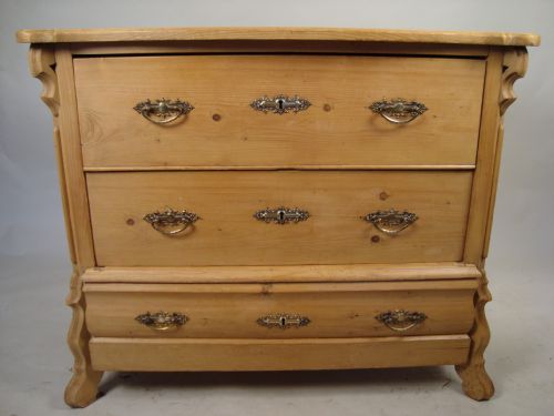 a delightful french chest of drawerscommode circa 1850 - CATEGORY: ANTIQUE CHEST OF DRAWERS - DATED 1850