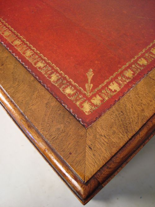 A GORGEOUS VICTORIAN PEDESTAL DESK EXCELLENT CONDITION - ADDITIONAL PHOTO 4