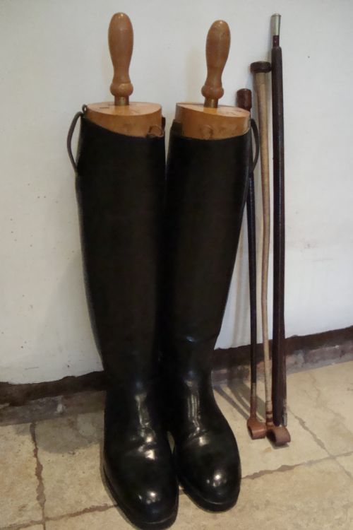 A PAIR OF VINTAGE RIDING BOOTS - ADDITIONAL PHOTO 5
