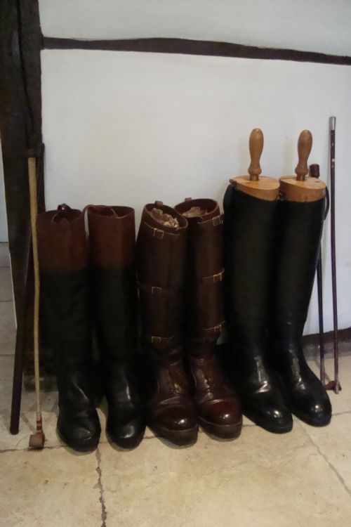 A PAIR OF VINTAGE RIDING BOOTS - ADDITIONAL PHOTO 6