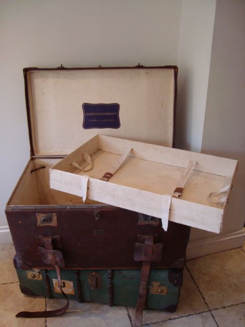 A VINTAGE SET OF TRUNKS AND LUGGAGE - ADDITIONAL PHOTO 3