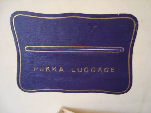 A VINTAGE SET OF TRUNKS AND LUGGAGE - ADDITIONAL PHOTO 4
