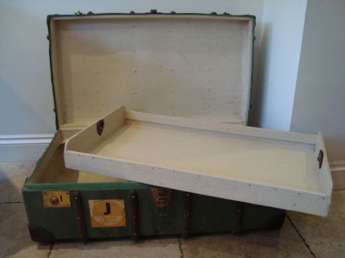 A VINTAGE SET OF TRUNKS AND LUGGAGE - ADDITIONAL PHOTO 5