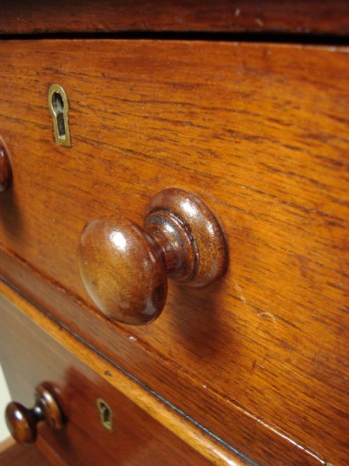 A PRETTY VICTORIAN WALNUT PEDESTAL DESK - ADDITIONAL PHOTO 3