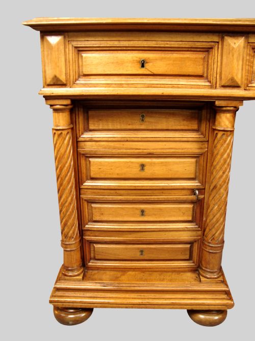 A MAGNIFICENT 19THC FRENCH WALNUT DESK - ADDITIONAL PHOTO 1