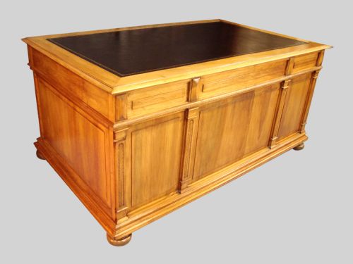 A MAGNIFICENT 19THC FRENCH WALNUT DESK - ADDITIONAL PHOTO 2