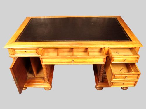A MAGNIFICENT 19THC FRENCH WALNUT DESK - ADDITIONAL PHOTO 5