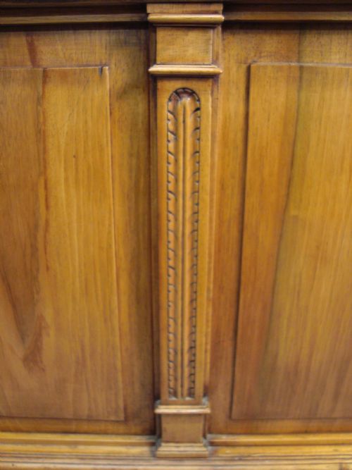 A MAGNIFICENT 19THC FRENCH WALNUT DESK - ADDITIONAL PHOTO 6