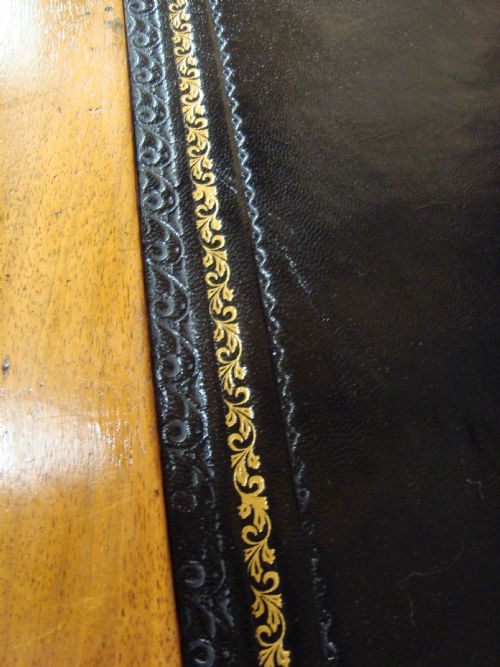 A MAGNIFICENT 19THC FRENCH WALNUT DESK - ADDITIONAL PHOTO 7