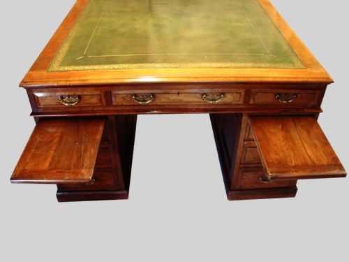 A VERY IMPRESSIVE EDWARDIAN WALNUT PARTNERS DESK - ADDITIONAL PHOTO 5