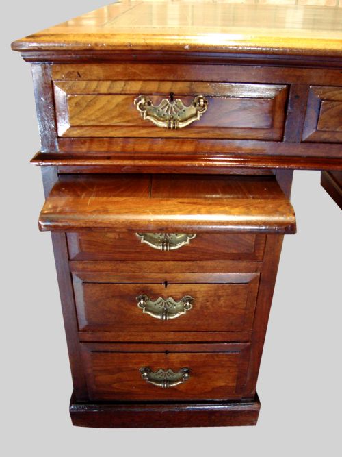 A VERY IMPRESSIVE EDWARDIAN WALNUT PARTNERS DESK - ADDITIONAL PHOTO 8