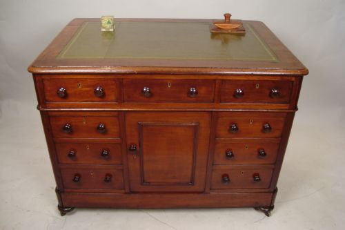 A SUPERB AND INCREDIBLY RARE PARTNERS DESK - ADDITIONAL PHOTO 1