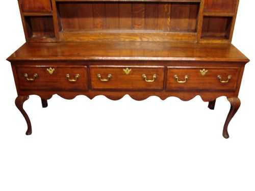 A DELIGHTFUL 18THC OAK DRESSER - ADDITIONAL PHOTO 1