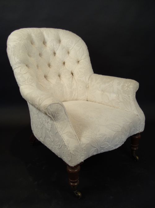 A PRETTY VICTORIAN ARMCHAIR - ADDITIONAL PHOTO 1