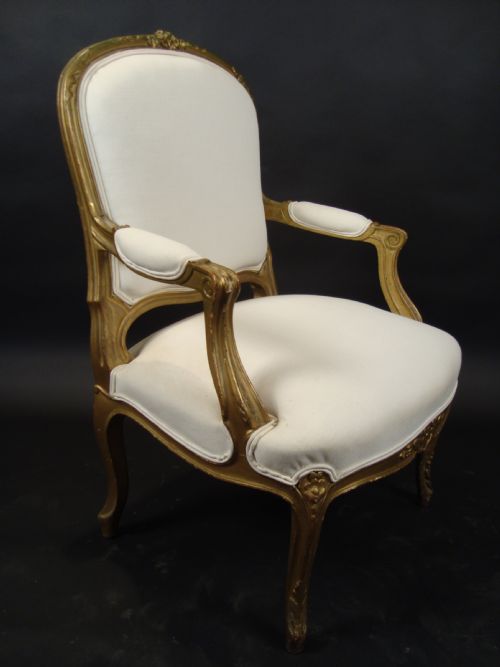 AN ELEGANT 19TH CENTURY FRENCH BERGERE ARMCHAIR - ADDITIONAL PHOTO 1