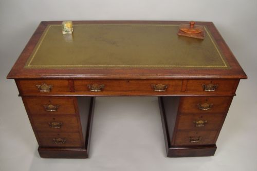 A DELIGHTFUL EDWARDIAN PEDESTAL DESK - ADDITIONAL PHOTO 6