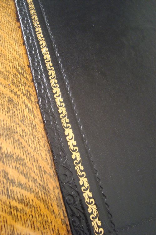 A SUPERIOR QUALITY LARGE VICTORIAN GOLDEN OAK DESK - ADDITIONAL PHOTO 2