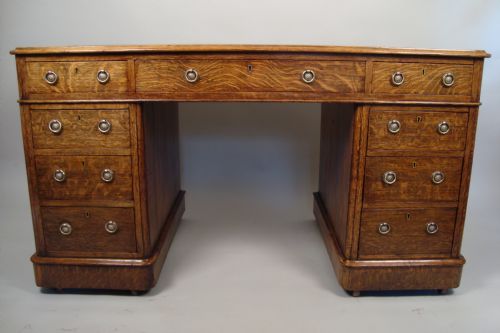 A SUPERIOR QUALITY LARGE VICTORIAN GOLDEN OAK DESK - ADDITIONAL PHOTO 3