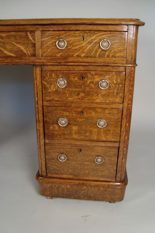 A SUPERIOR QUALITY LARGE VICTORIAN GOLDEN OAK DESK - ADDITIONAL PHOTO 5
