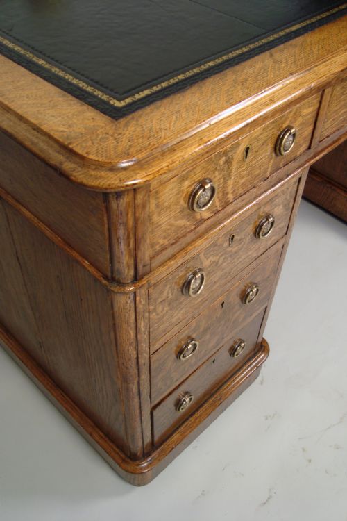 A SUPERIOR QUALITY LARGE VICTORIAN GOLDEN OAK DESK - ADDITIONAL PHOTO 8