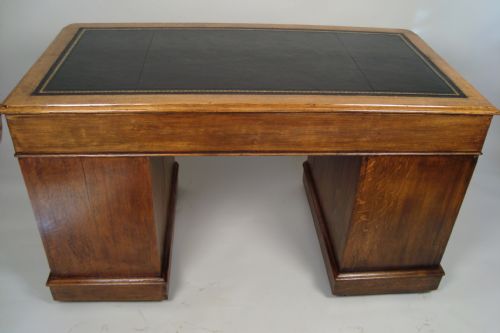 A SUPERIOR QUALITY LARGE VICTORIAN GOLDEN OAK DESK - ADDITIONAL PHOTO 10