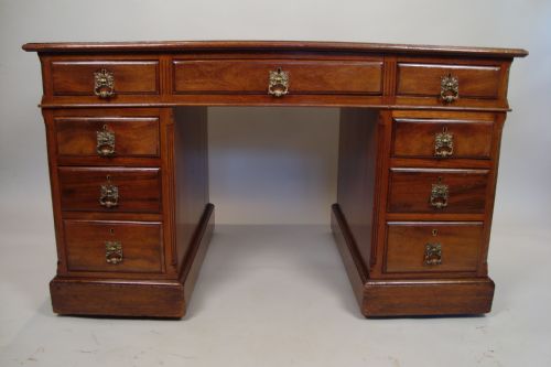 A HANDSOME WALNUT EDWARDIAN PEDESTAL DESK - ADDITIONAL PHOTO 1
