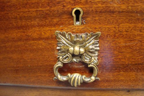 A HANDSOME WALNUT EDWARDIAN PEDESTAL DESK - ADDITIONAL PHOTO 6