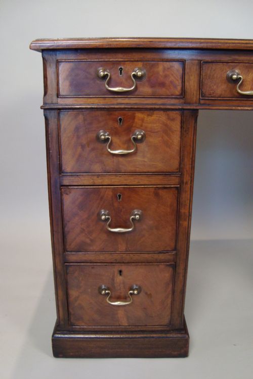 A FABULOUS MAHOGANY TWIN PEDESTAL DESK - ADDITIONAL PHOTO 2
