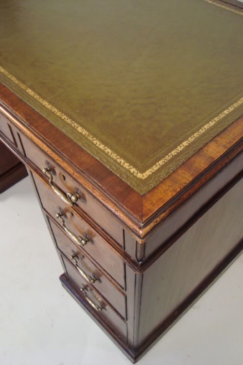 A FABULOUS MAHOGANY TWIN PEDESTAL DESK - ADDITIONAL PHOTO 3