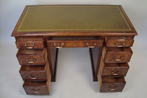 A FABULOUS MAHOGANY TWIN PEDESTAL DESK - ADDITIONAL PHOTO 4