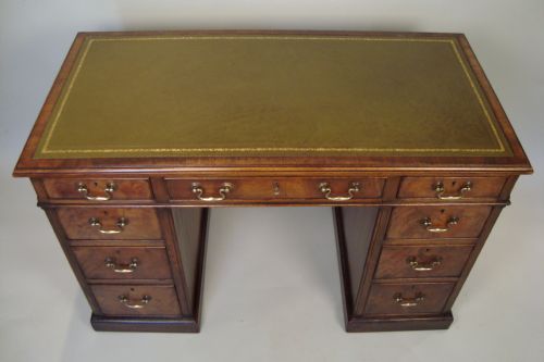 A FABULOUS MAHOGANY TWIN PEDESTAL DESK - ADDITIONAL PHOTO 5