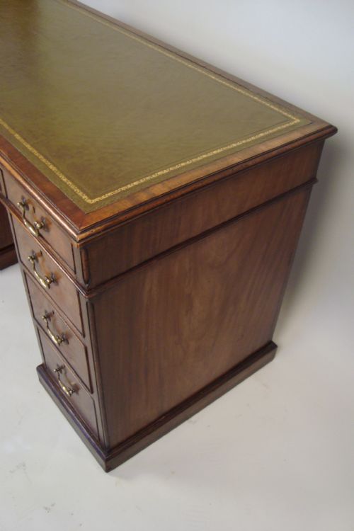A FABULOUS MAHOGANY TWIN PEDESTAL DESK - ADDITIONAL PHOTO 7