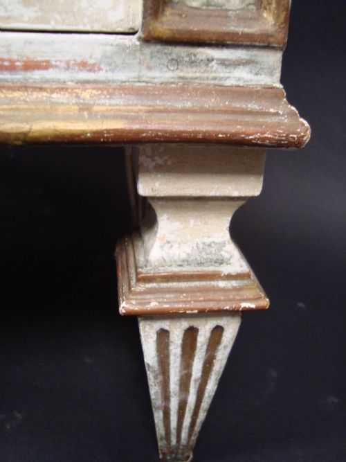 A DECORATIVE LOUIS XVI STYLE PARCEL GILT SIDE CABINET - ADDITIONAL PHOTO 4
