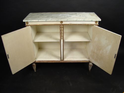 A DECORATIVE LOUIS XVI STYLE PARCEL GILT SIDE CABINET - ADDITIONAL PHOTO 5