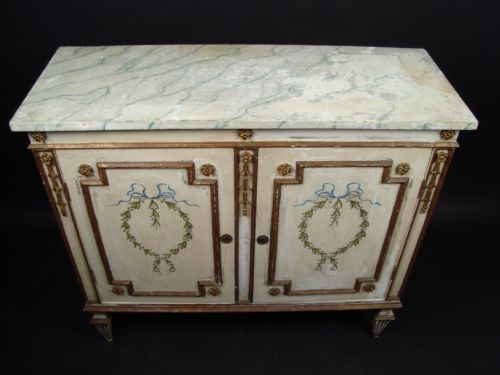 A DECORATIVE LOUIS XVI STYLE PARCEL GILT SIDE CABINET - ADDITIONAL PHOTO 6