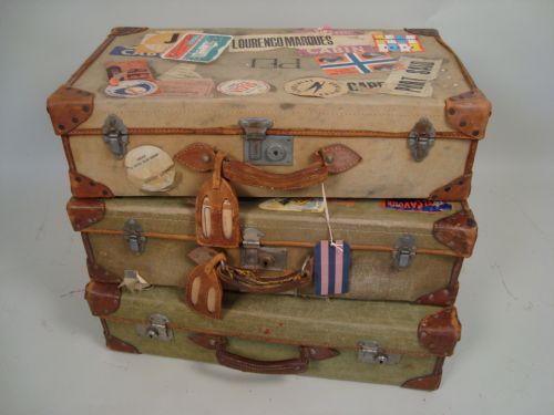 a vintage set of suitcases luggage - CATEGORY: ANTIQUE MISCELLANEOUS - DATED 1930