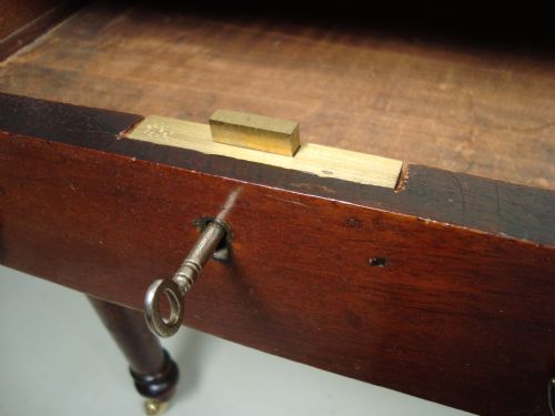 A FINE EARLY VICTORIAN WRITING DESKTABLE - ADDITIONAL PHOTO 5