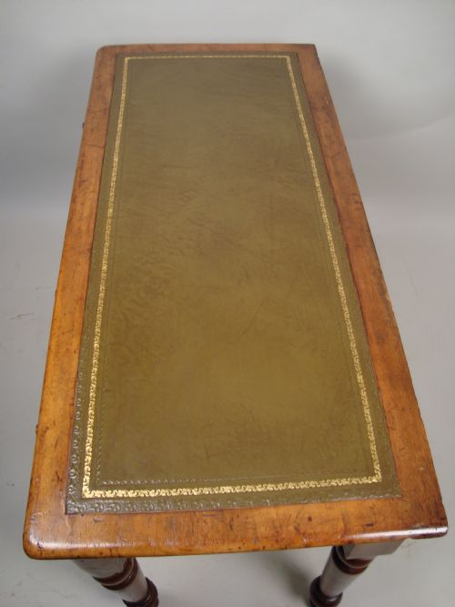 AN ATTRACTIVE VICTORIAN WRITING TABLE DESK - ADDITIONAL PHOTO 5