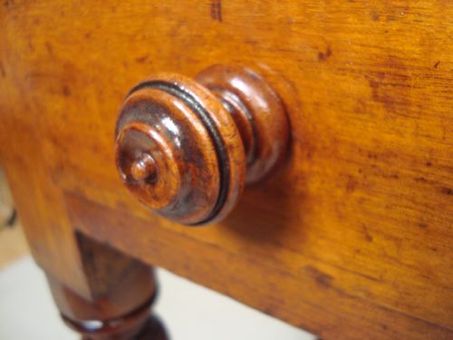 AN ATTRACTIVE VICTORIAN WRITING TABLE DESK - ADDITIONAL PHOTO 8