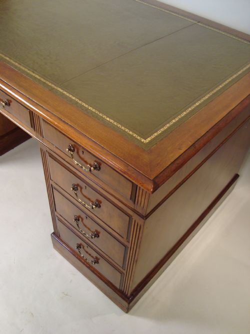 A HANDSOME LARGE EDWARDIAN WRITING DESK - ADDITIONAL PHOTO 2