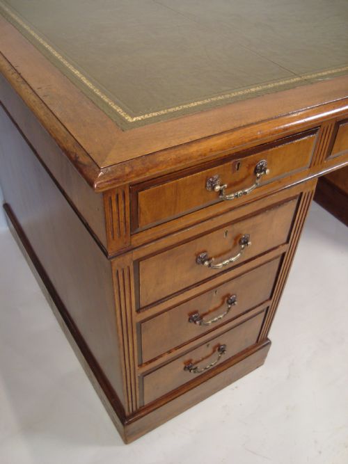 A HANDSOME LARGE EDWARDIAN WRITING DESK - ADDITIONAL PHOTO 3